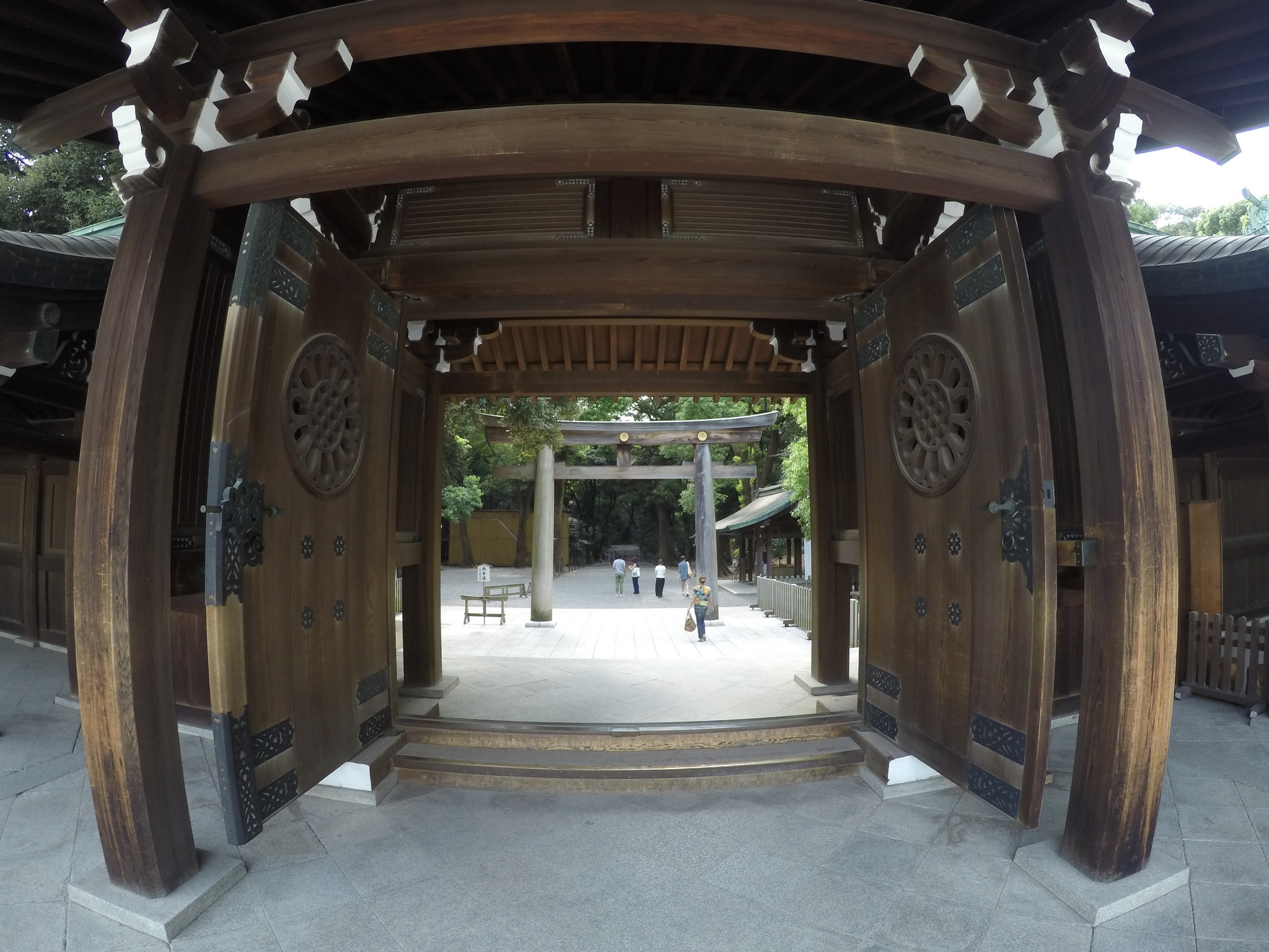 Tokyo Shinjuku – Shrines, Shibuya, Sake and Robots